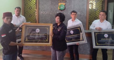 Tak Tanggung – Tanggung, FWJ Indonesia Sematkan Apresiasi ke 5 Perwira dan 1 Briptu Polres Metro Bekasi Kota
