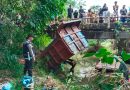 Laka Tunggal, Mobil Dump Truk Terjun ke Sungai, Polsek Tugumulyo Polres Musi Rawas Sigap Meluncur ke TKP