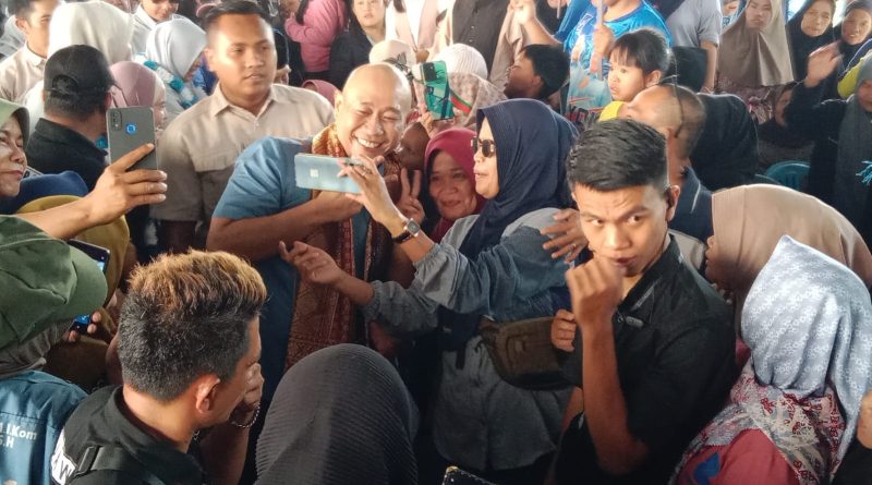 Lautan Manusia menghadiri kampanye dialogis pasangan Yoppy-Rustam Di Kel Bandung Kanan