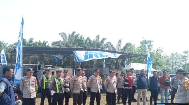 Kerahkan Puluhan Personel, Polres Musi Rawas Polsek Megang Sakti Kawal Pengamanan Grass Track di Desa Sumber Rejo