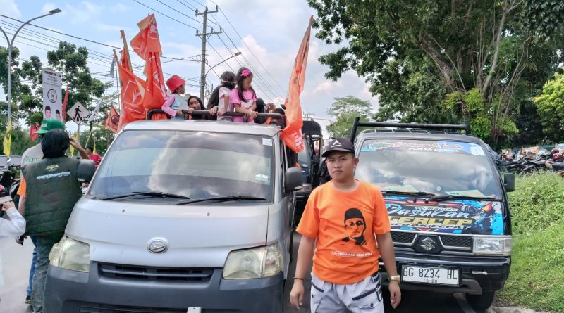 Massa Militan Padati Kampanye Akbar ROIS dengan Puluhan Mobil Pickup