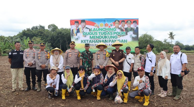 Sukseskan Ketahanan Pangan Nasional, Polres Musi Rawas Bersama Stakeholders Terkait Tanam dan Berikan Bibit Jagung