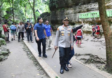 Libur Panjang, Kapolres Pangandaran Pimpin Langsung Pengamanan di Objek Wisata