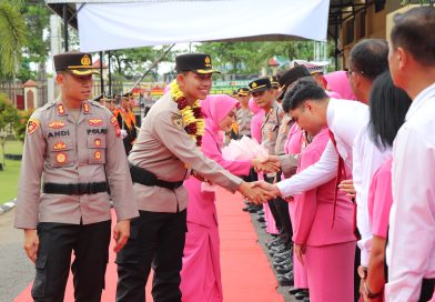 Farawell Parade, AKBP Andi : Layani Masyarakat, Berikan Terbaik untuk Kapolres Baru, Kapolres Mura : Terima Kasih Atas Apresiasi dan Dedikasi Selama Menjalankan Tugas di Polres Musi Rawas 