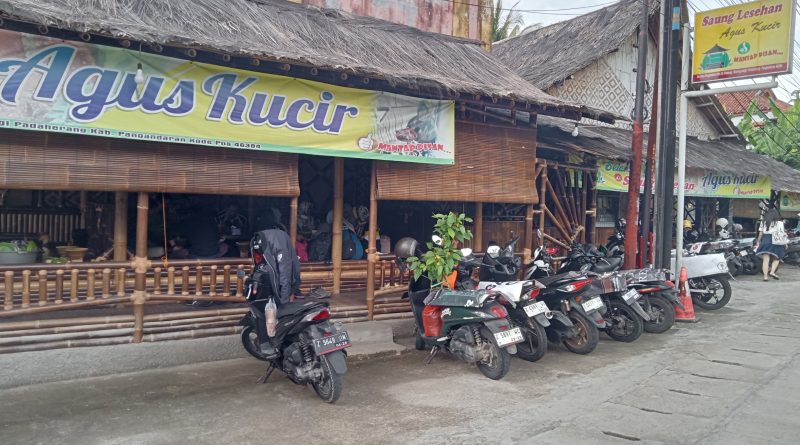 Saung Lesehan Agus Kuncir Hadirkan Sensasi Ikan Bakar Cobek Honje di Pangandaran, Nikmatnya Sajian Tradisional 