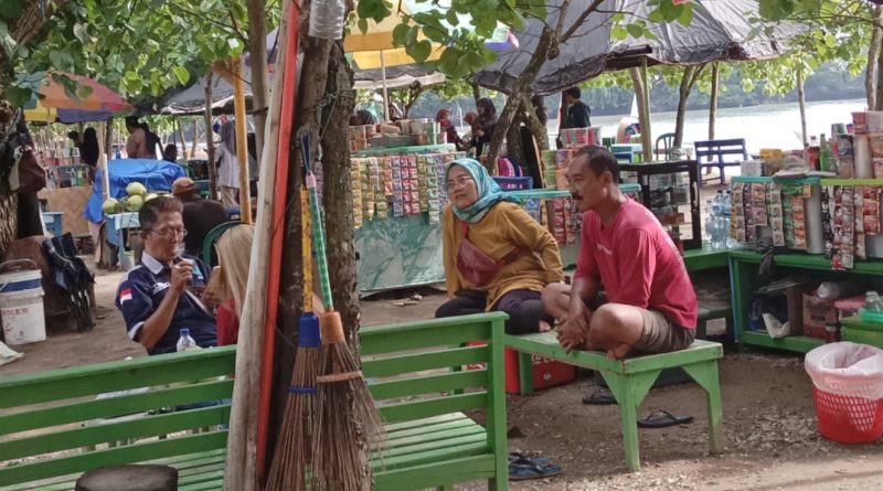 Ratusan Pedagang Kecil di Pantai Barat Pangandaran Keluhkan Sulitnya Akses Kredit Usaha, Pemerintah Dinilai Abai